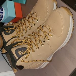 Nike Men's Manoa Leather Boots size 10.5